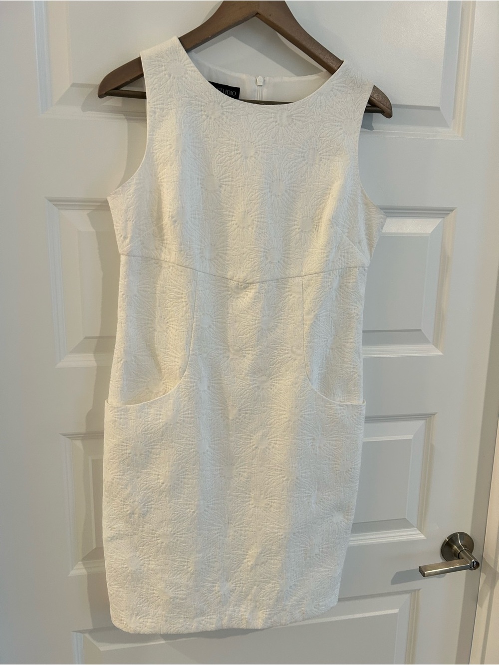 IN Studio White Sleeveless Dress Size 8P Petite